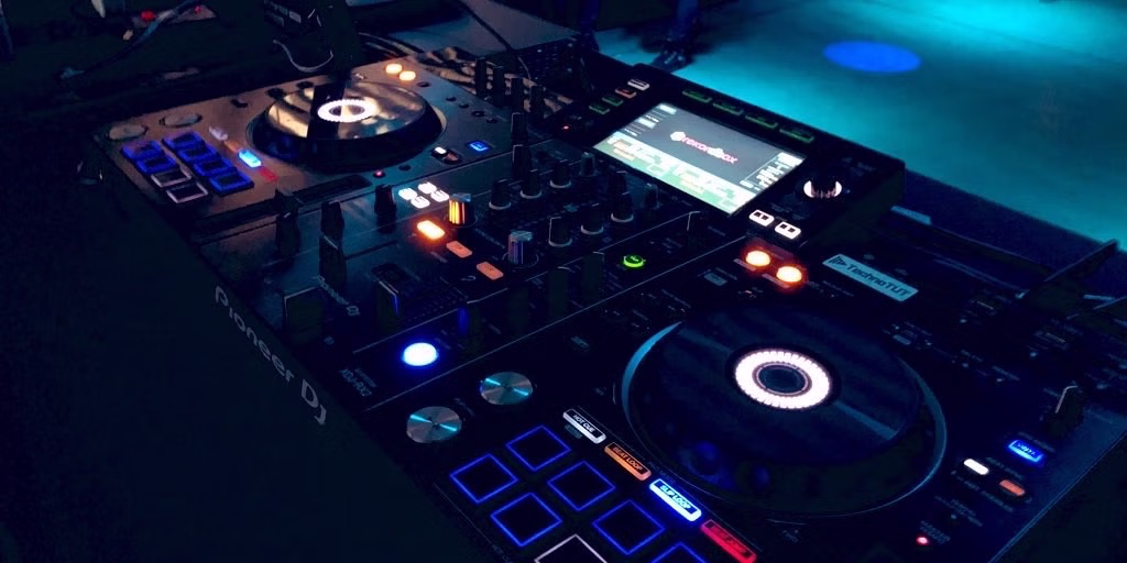 dj-image
